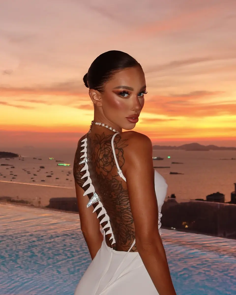 Amina escort in Dubai