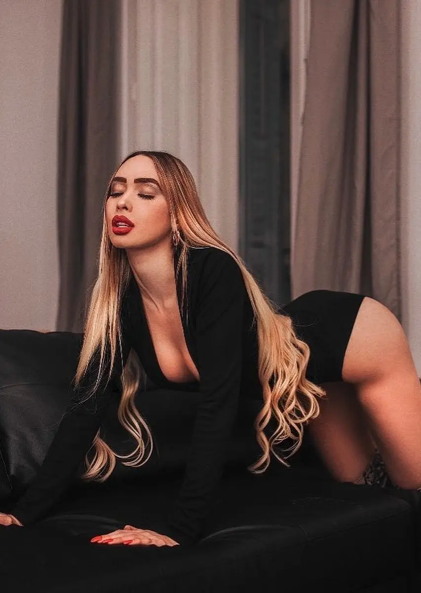 Apple escort in Dubai