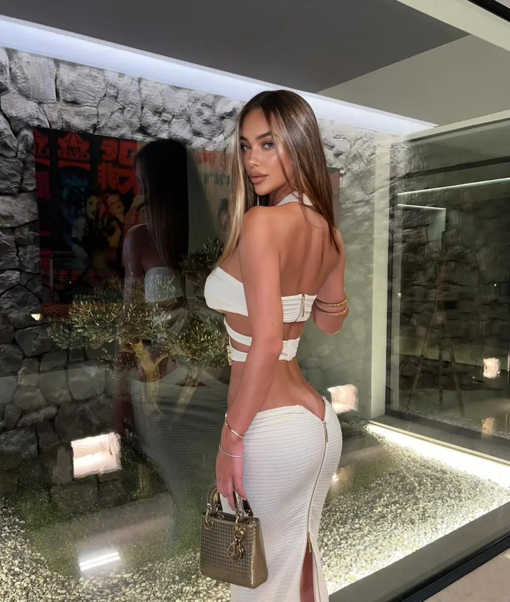 Karina escort in Dubai
